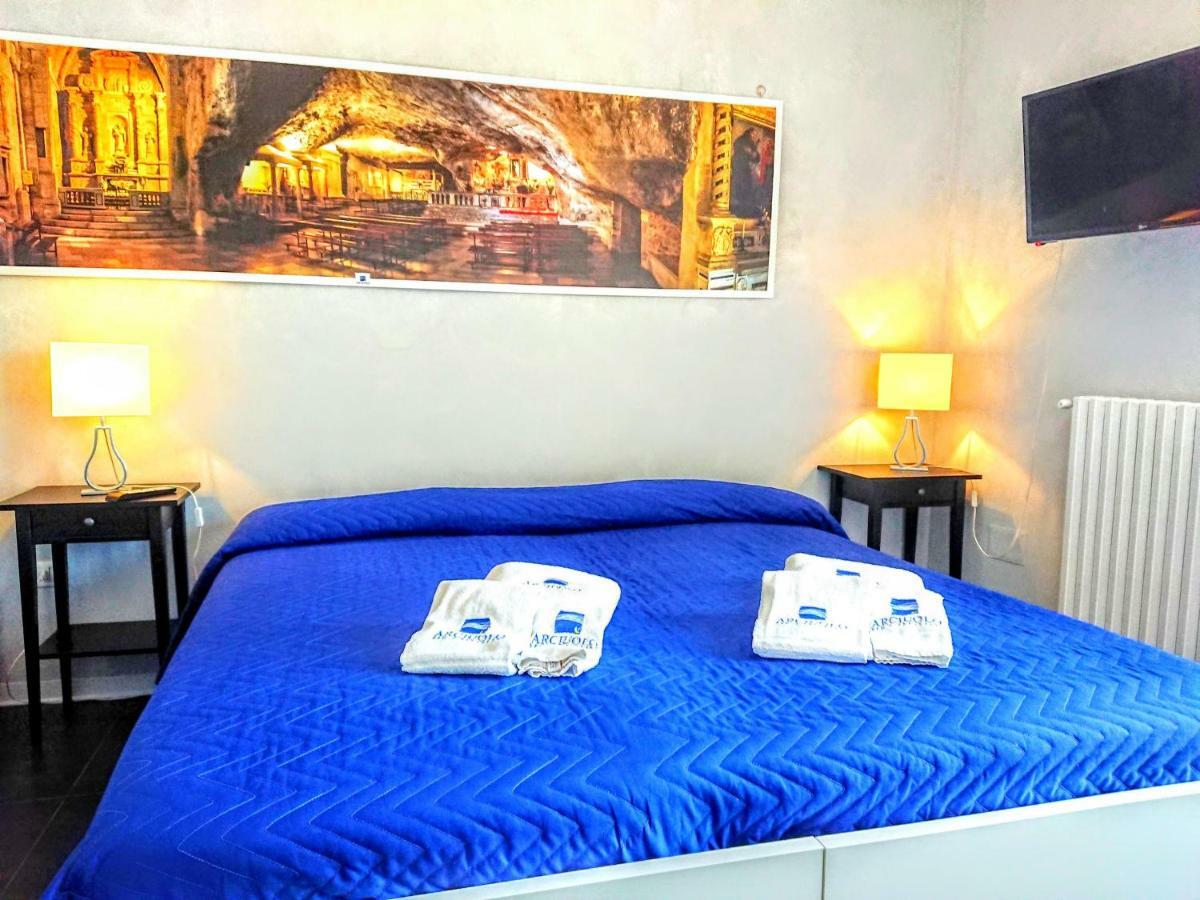 Rooms Gli Arcangeli 2 - Affitti Brevi Italia Monte SantʼAngelo Extérieur photo
